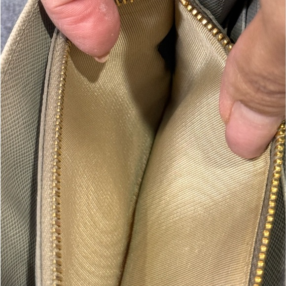 PRADA
Saffiano Metal Oro Chain Wallet Pomice - Picture 11 of 16